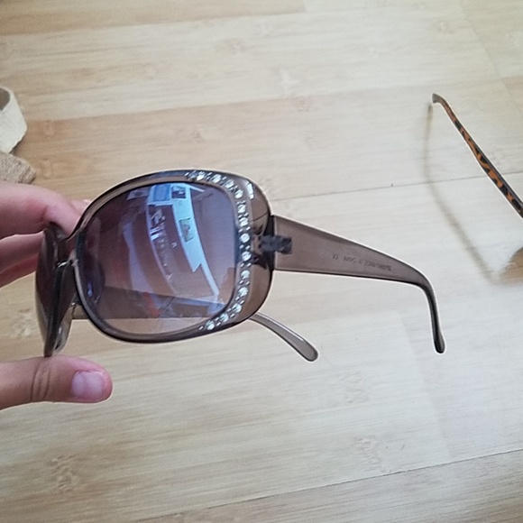 Fade Glasses - Picture 3 of 4